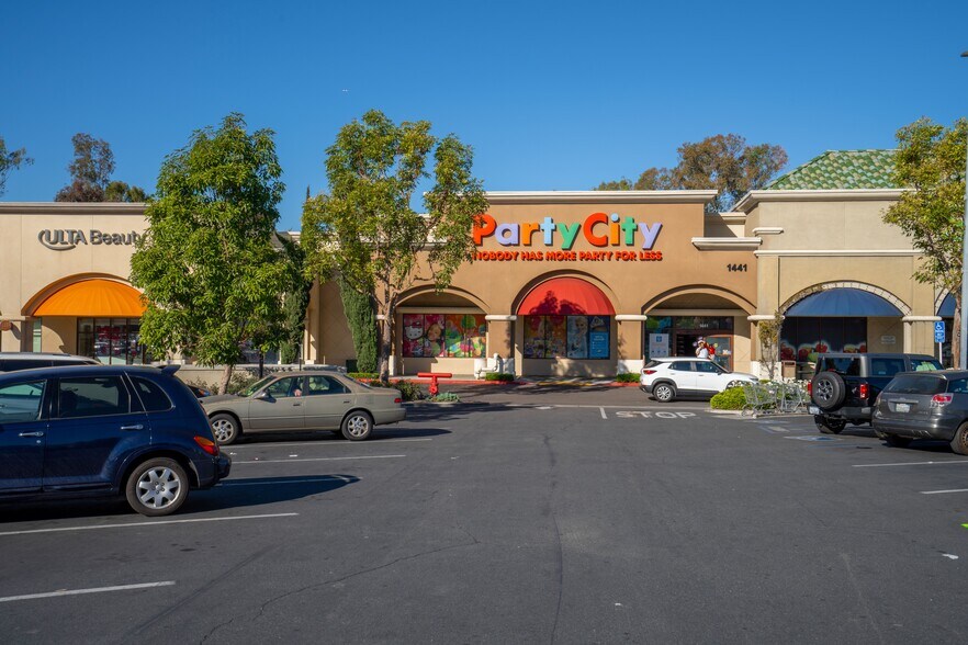 1201-1941 W Imperial Hwy, La Habra, CA à louer - Photo du bâtiment - Image 2 de 6