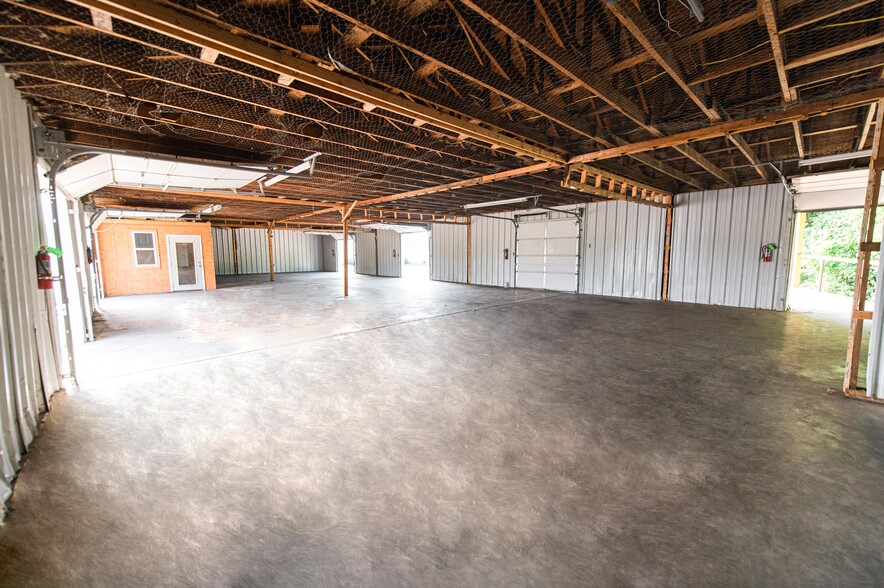 241 S Park St, Tupelo, MS for lease - Interior Photo - Image 1 of 20