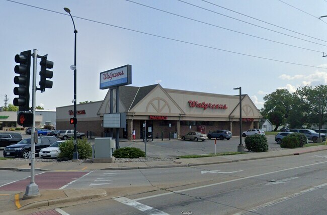 More details for 305 Racine St, Menasha, WI - Retail for Sale