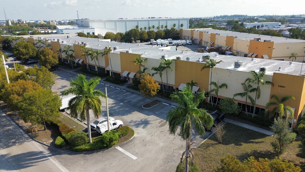12601 NW 115th Ave, Medley, FL à louer - Photo du bâtiment - Image 2 de 43
