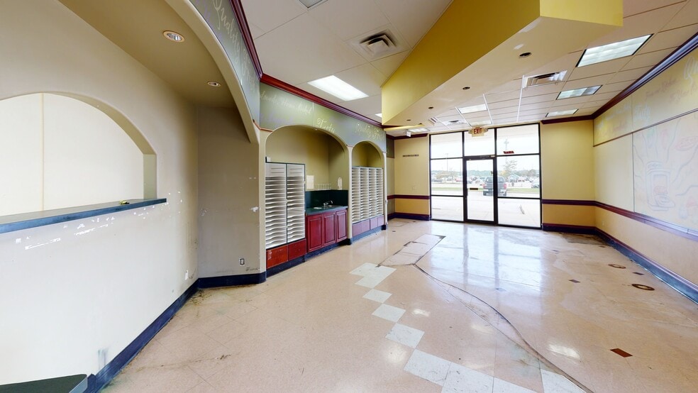 6002 St Joe Center Rd, Fort Wayne, IN for lease - Lobby - Image 2 of 3