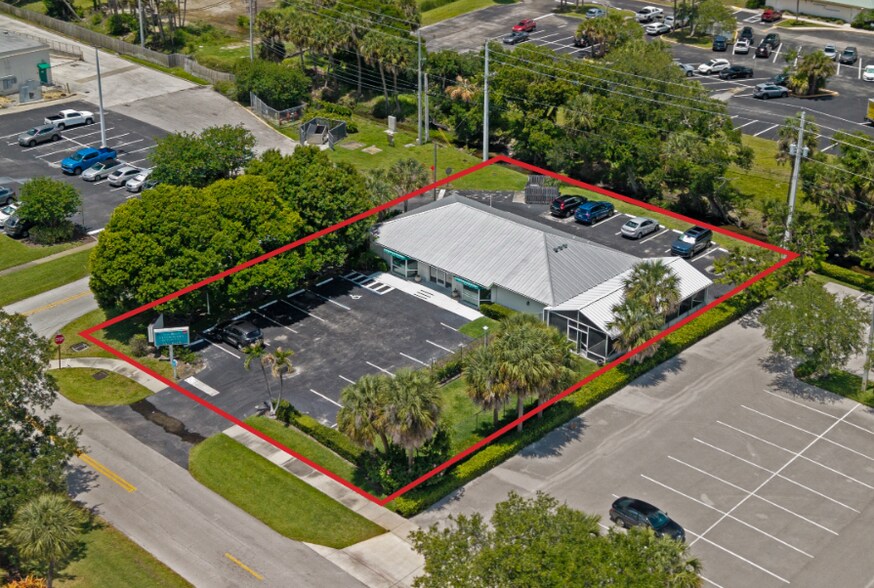 498 22nd Pl, Vero Beach, FL à vendre - Photo du bâtiment - Image 2 de 4