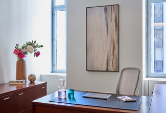 Plus de détails pour 745 Fifth Ave, New York, NY - Bureau à louer
