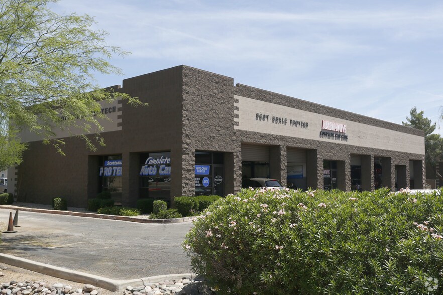 8245 E Butherus Dr, Scottsdale, AZ à louer - Photo du bâtiment - Image 2 de 6