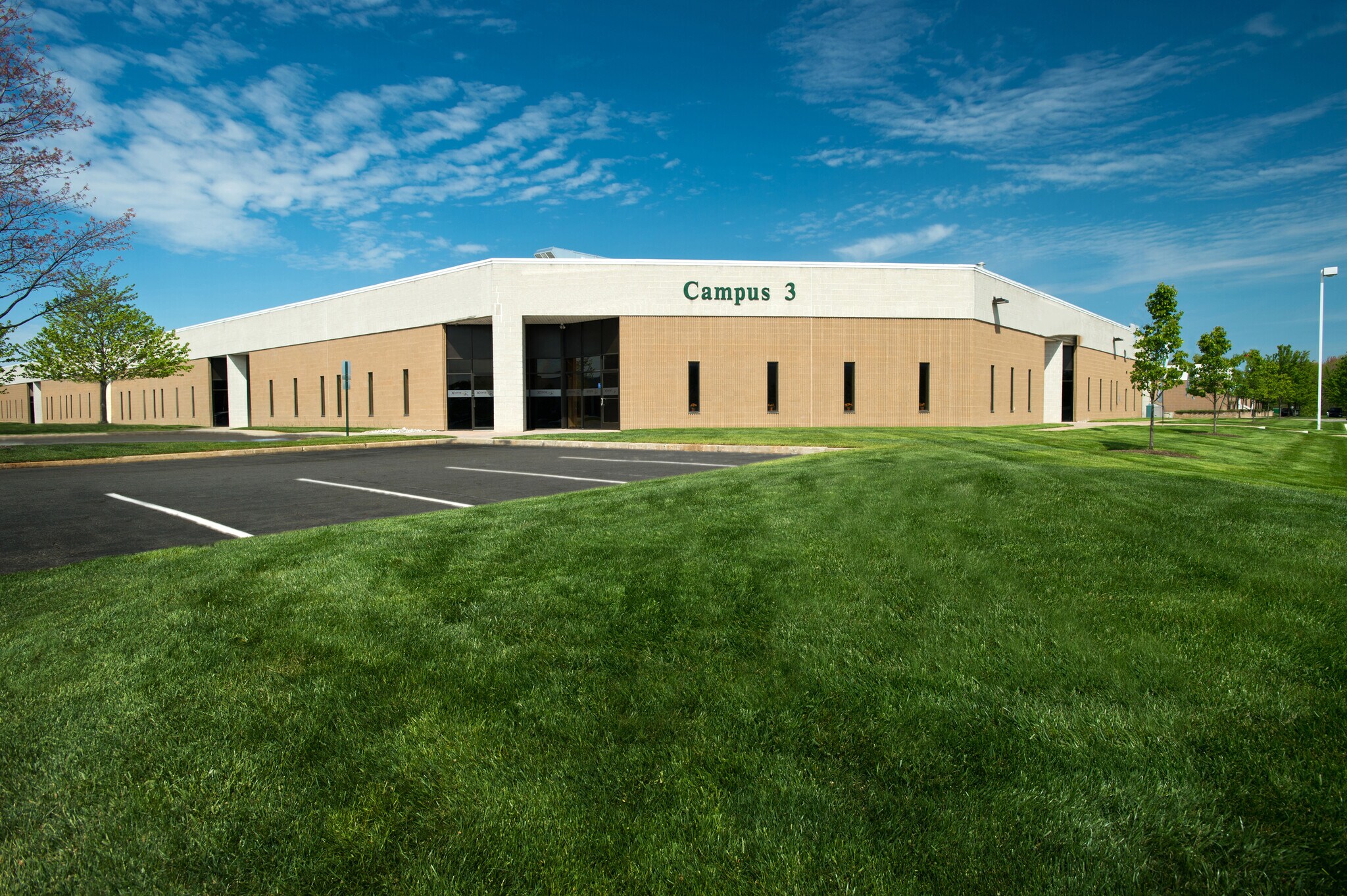 220-350 Campus Dr, Edison, NJ à vendre Photo principale- Image 1 de 1