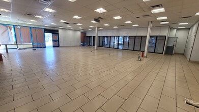 5331 Holt Blvd, Montclair, CA à louer Photo intérieure- Image 1 de 2