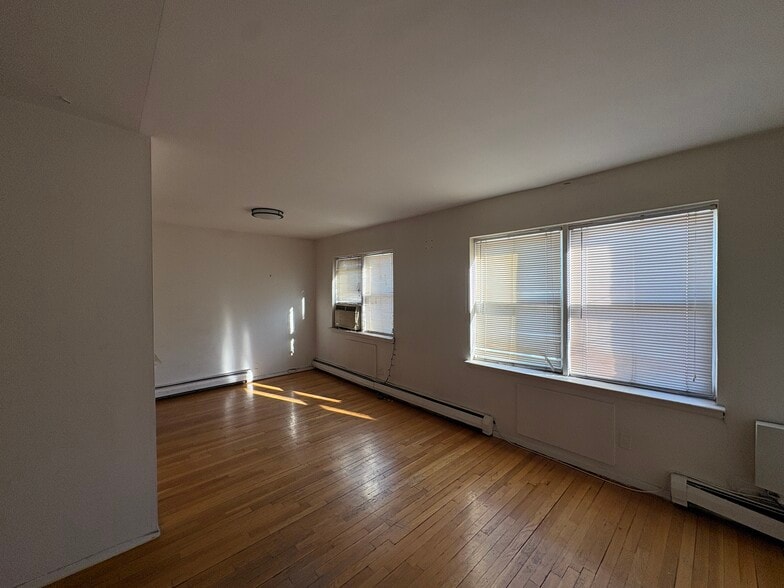 3048 82nd St, East Elmhurst, NY for sale - Interior Photo - Image 2 of 5