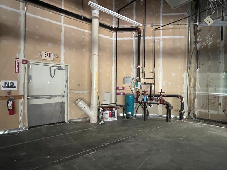 1395 Middletown Ave, Northford, CT à vendre - Photo du bâtiment - Image 3 de 8