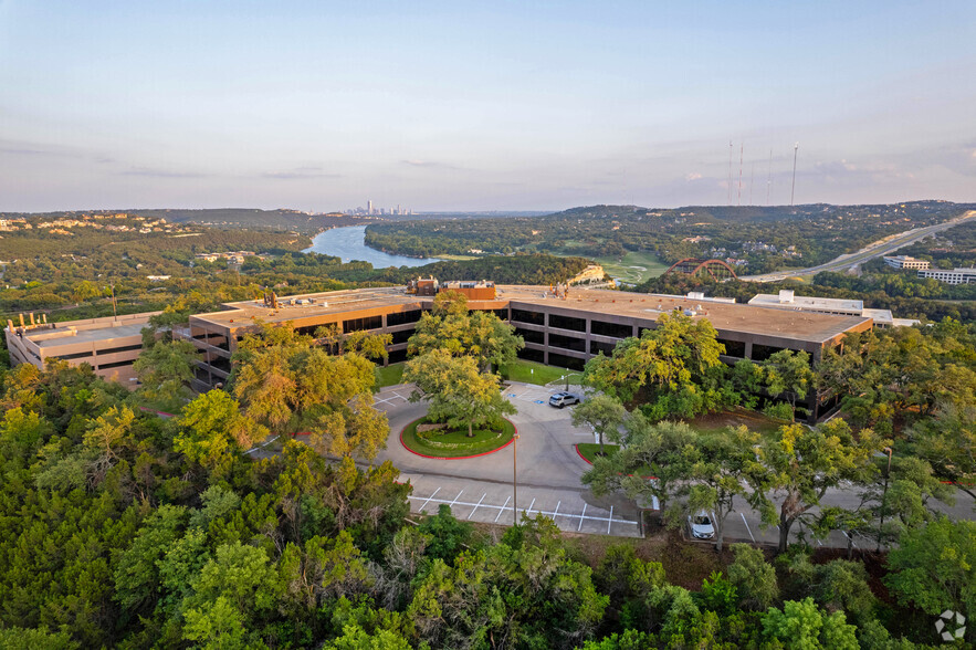 6034 Courtyard Dr W, Austin, TX à louer - Aérien - Image 1 de 20