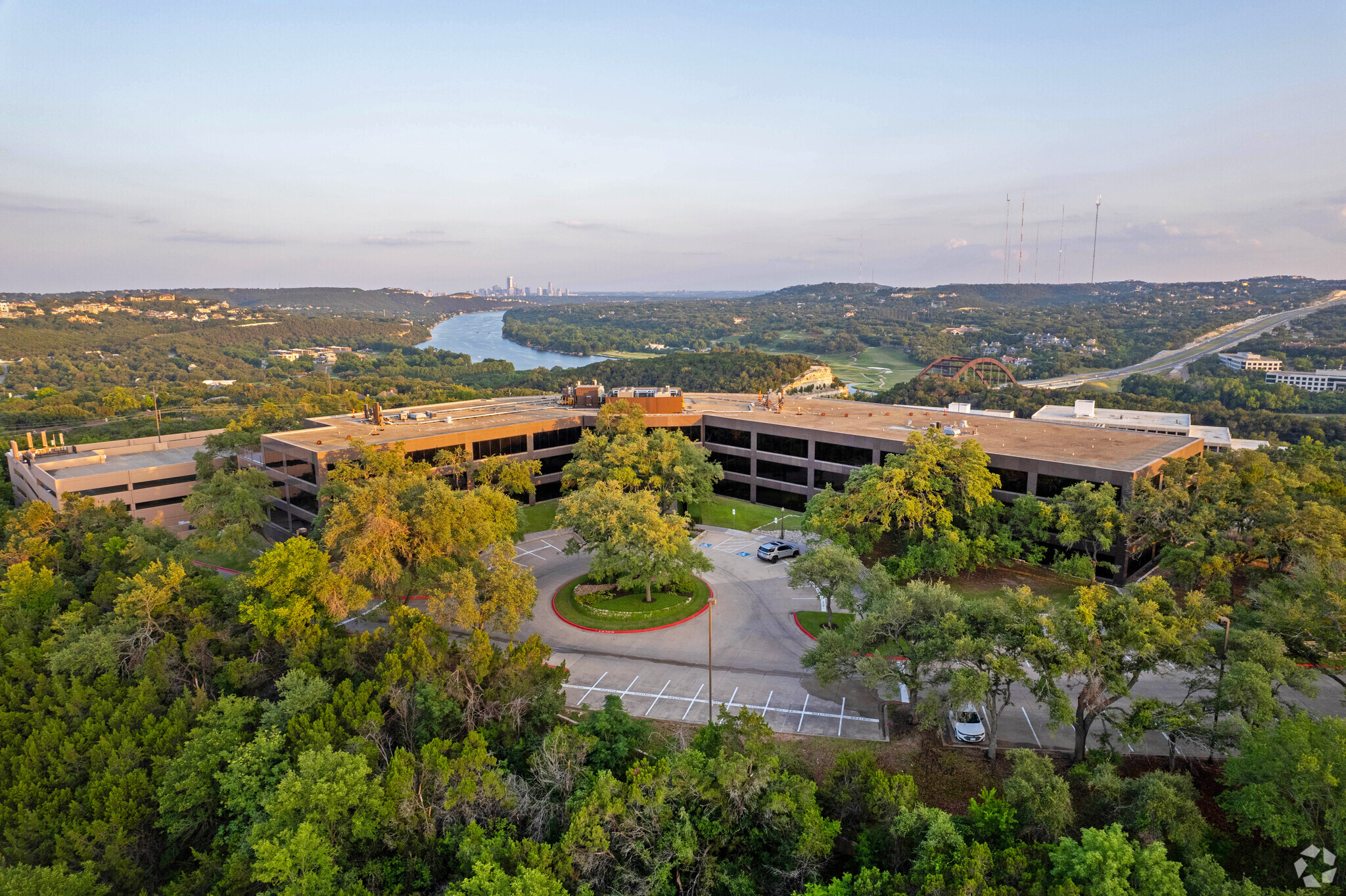 6034 Courtyard Dr W, Austin, TX à louer Aérien- Image 1 de 21