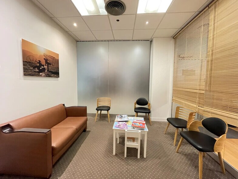 Office in Paris for sale - Interior Photo - Image 3 of 6