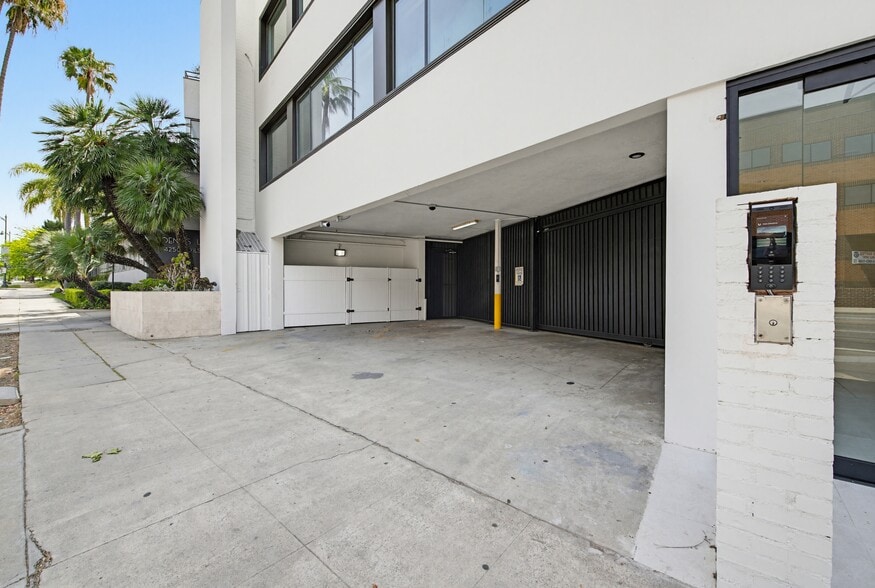 4262 Wilshire Blvd, Los Angeles, CA for lease - Building Photo - Image 3 of 15