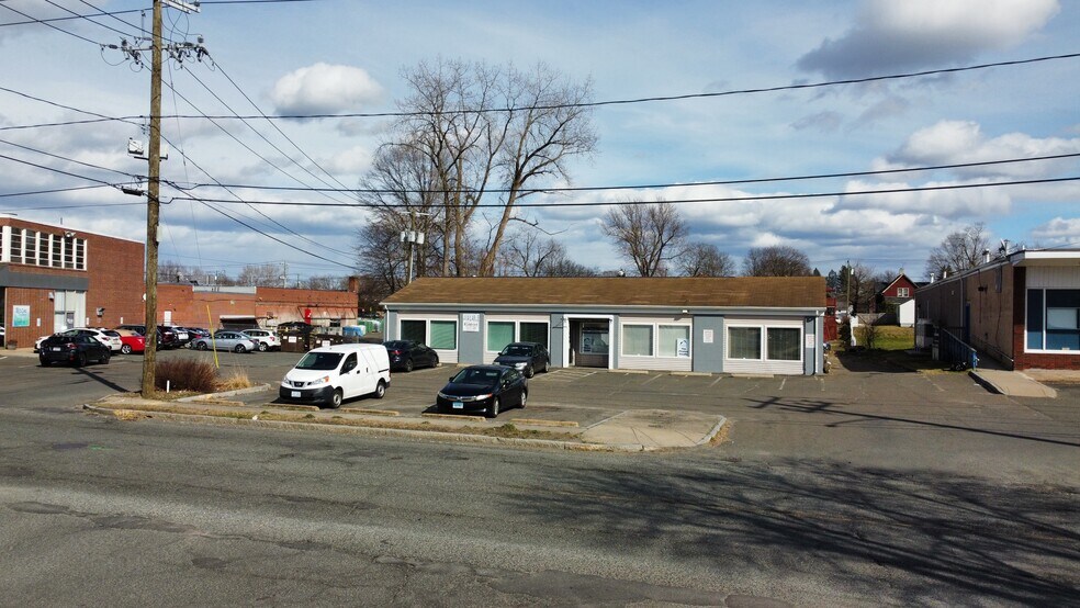 351 Walnut St, Agawam, MA à vendre - Photo du bâtiment - Image 2 de 7