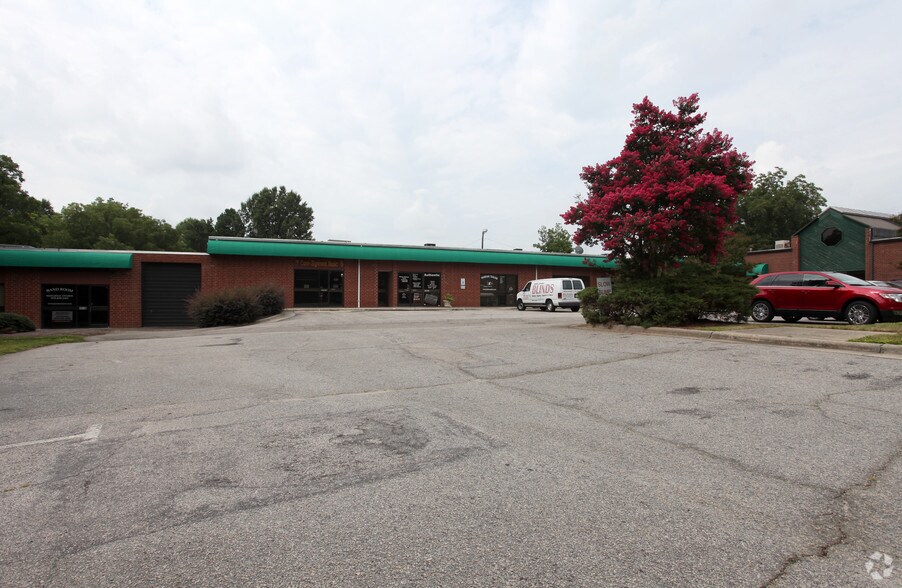 3630-3688 Capital Blvd, Raleigh, NC à louer - Photo du bâtiment - Image 3 de 4