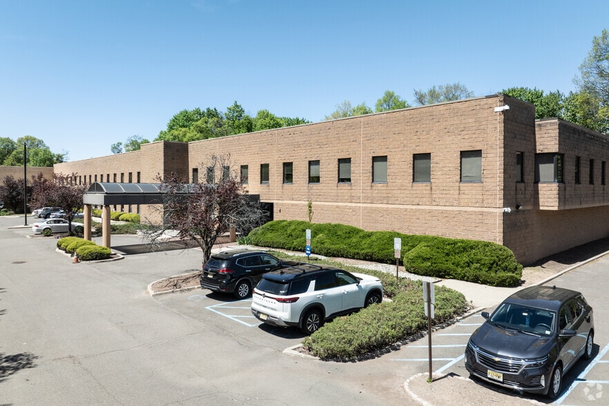 82 Totowa Rd, Wayne, NJ for lease - Building Photo - Image 1 of 14