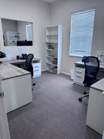 17807 Hunting Bow Cir, Lutz, FL for lease - Building Photo - Image 2 of 7