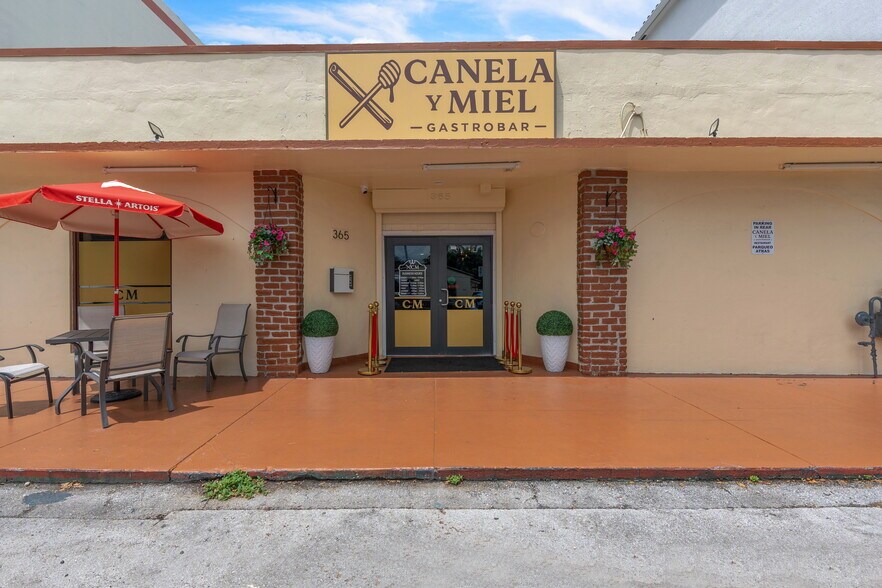 365 N Royal Poiciana Blvd, Miami Springs, FL à vendre - Photo du bâtiment - Image 3 de 12