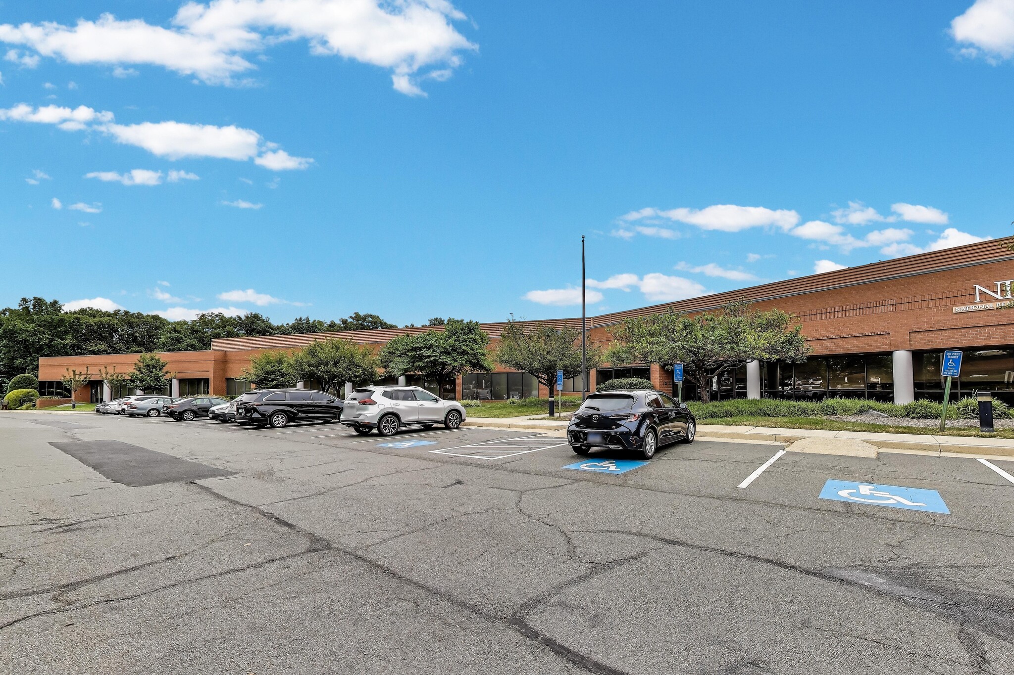 365 Herndon Pky, Herndon, VA for lease Building Photo- Image 1 of 10