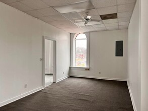 146-148 W Trade St, Dallas, NC for lease Interior Photo- Image 2 of 6