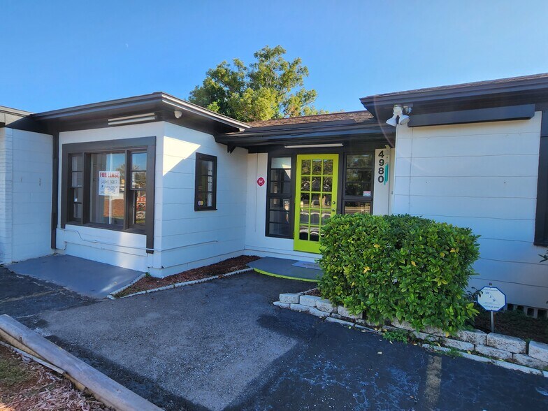 4980 38th Ave N, Saint Petersburg, FL à vendre - Photo du bâtiment - Image 2 de 5