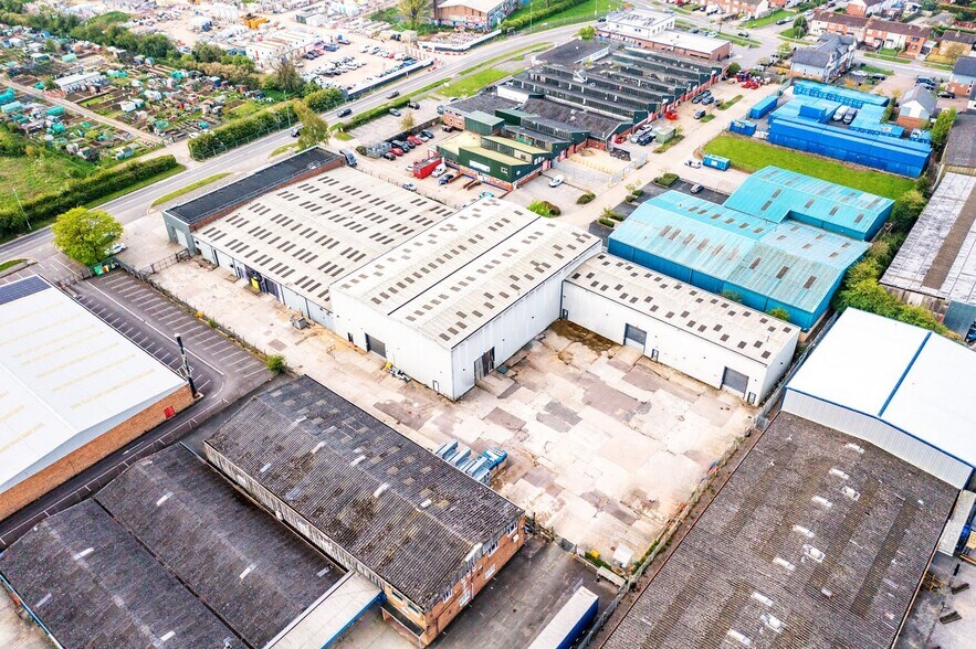 Kelvin Rd, Swindon à louer - Photo du bâtiment - Image 2 de 6