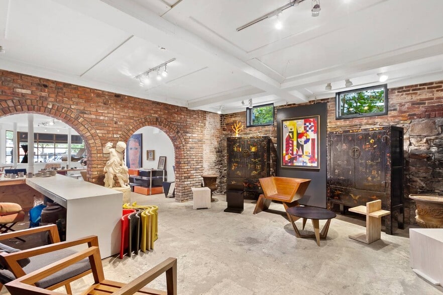 3 & 11 MADISON ST, SAG HARBOR portfolio of 2 properties for sale on LoopNet.ca - Interior Photo - Image 3 of 27