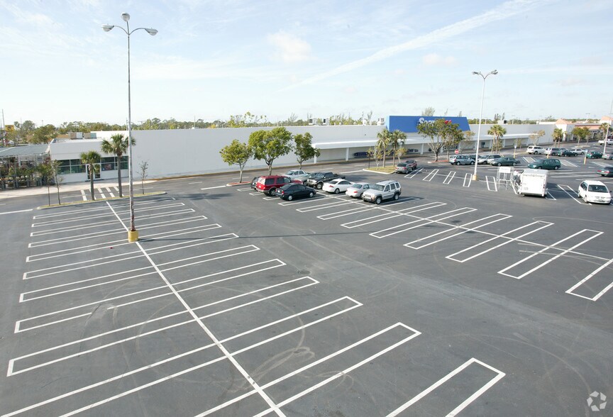 4560-4640 Forest Hill Blvd, West Palm Beach, FL à louer - Photo du bâtiment - Image 2 de 10