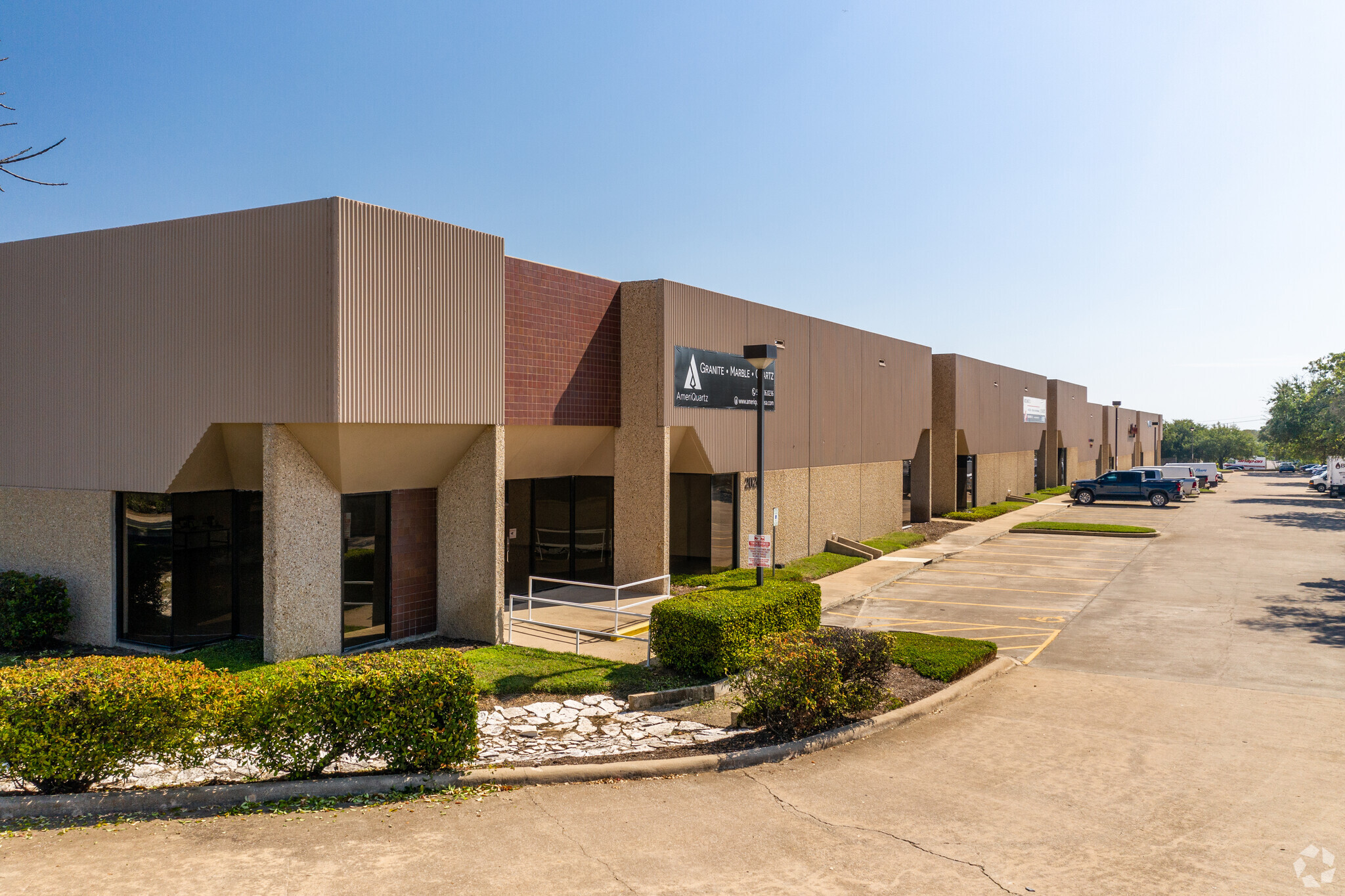 10200-10212 Metropolitan Dr, Austin, TX for lease Primary Photo- Image 1 of 7