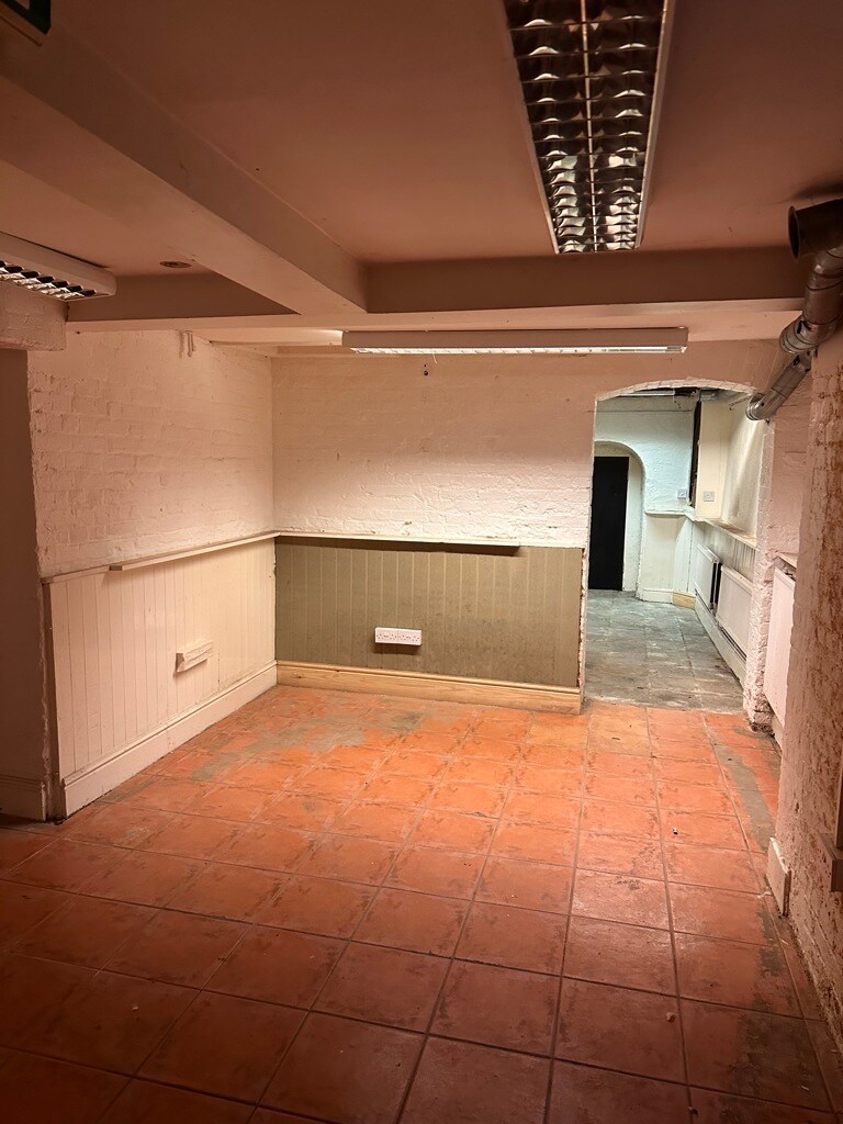 27 High St, Ashford for lease Interior Photo- Image 1 of 5