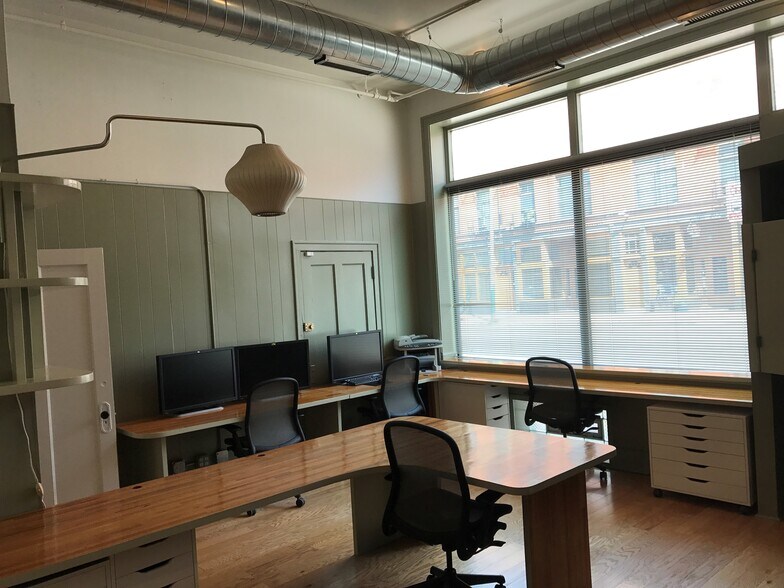 1157 W Grand Ave, Chicago, IL à louer - Photo du bâtiment - Image 2 de 9