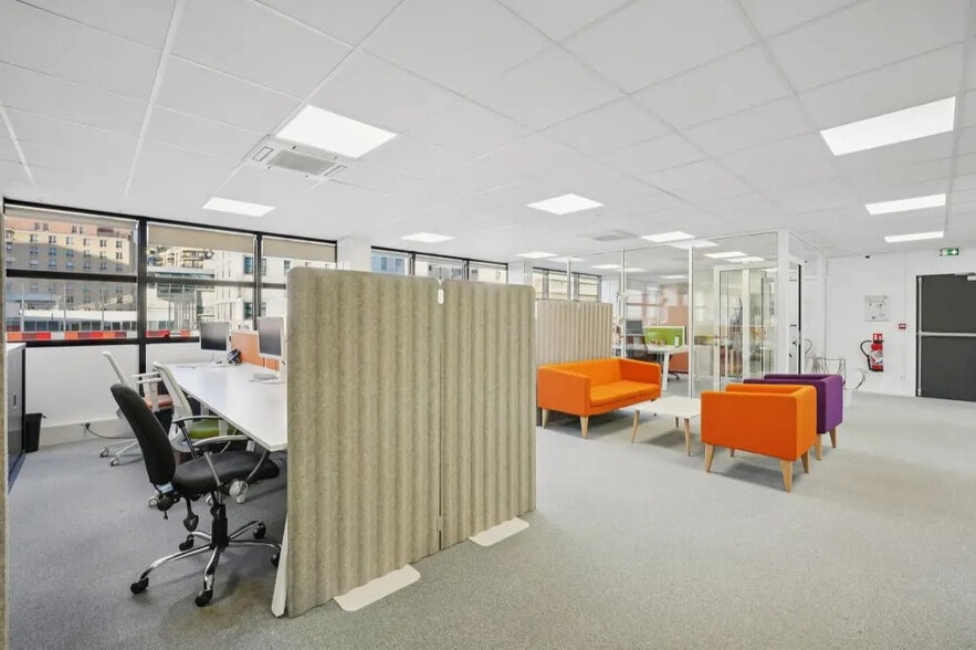 56-58 Boulevard De La Mission Marchand, Courbevoie à louer - Photo intérieure - Image 3 de 9