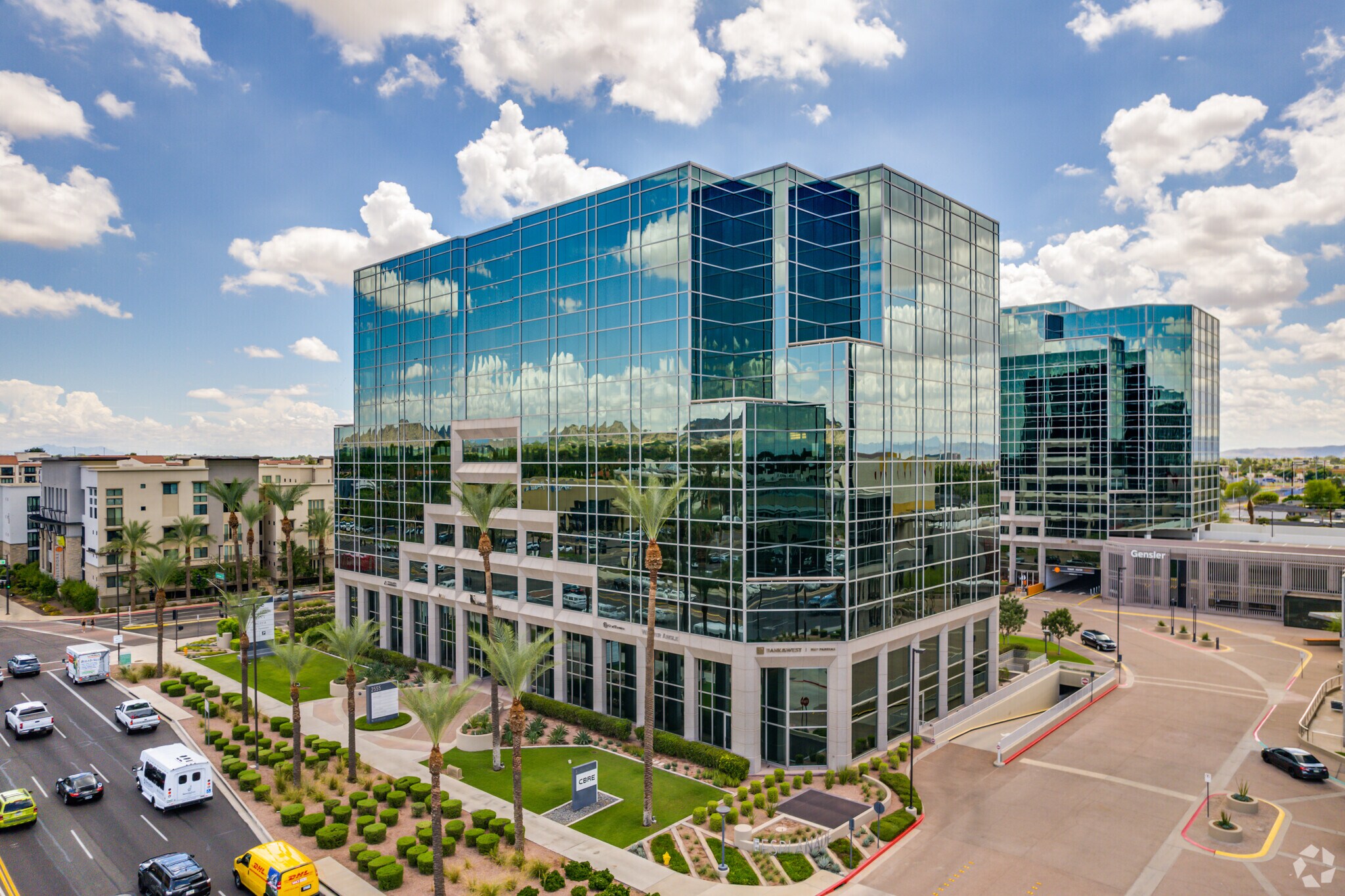 2555 E Camelback Rd, Phoenix, AZ à louer Photo principale- Image 1 de 8