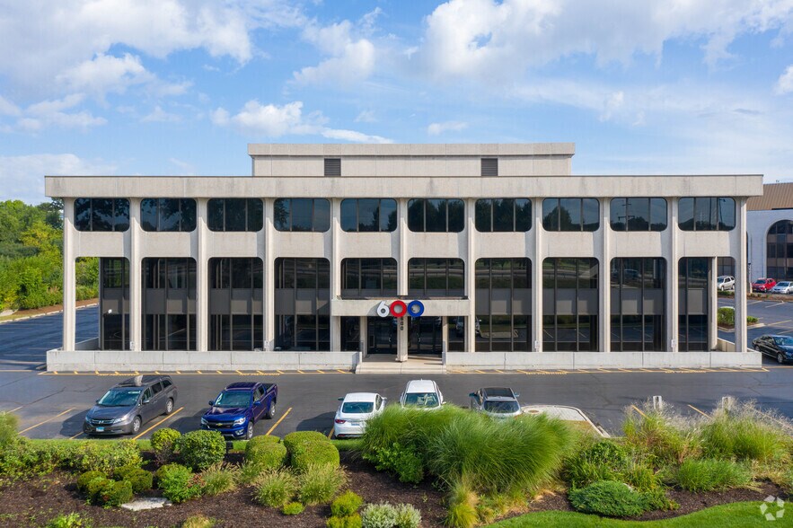 600 22nd St, Oak Brook, IL à louer - Photo du bâtiment - Image 2 de 5