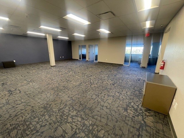 155 E Shaw Ave, Fresno, CA à louer - Photo du bâtiment - Image 3 de 10
