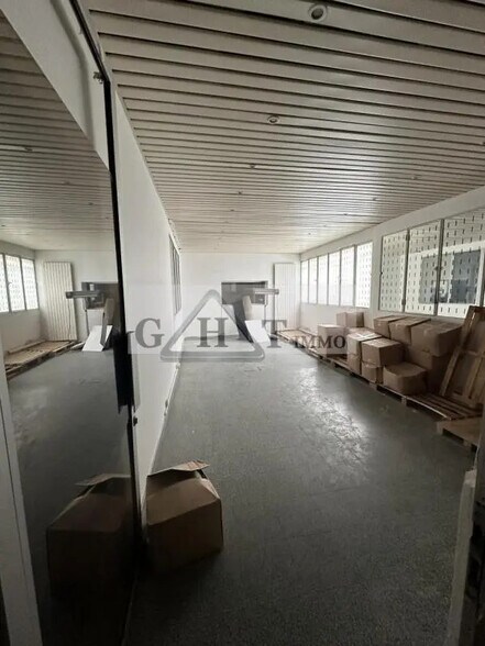 Industrial in Montreuil for sale - Interior Photo - Image 2 of 7