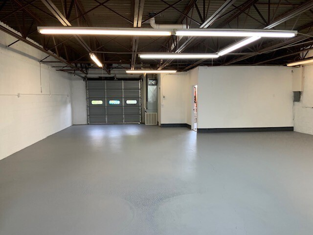 1677 E Ayre St, Newport, DE à louer - Photo intérieure - Image 3 de 8