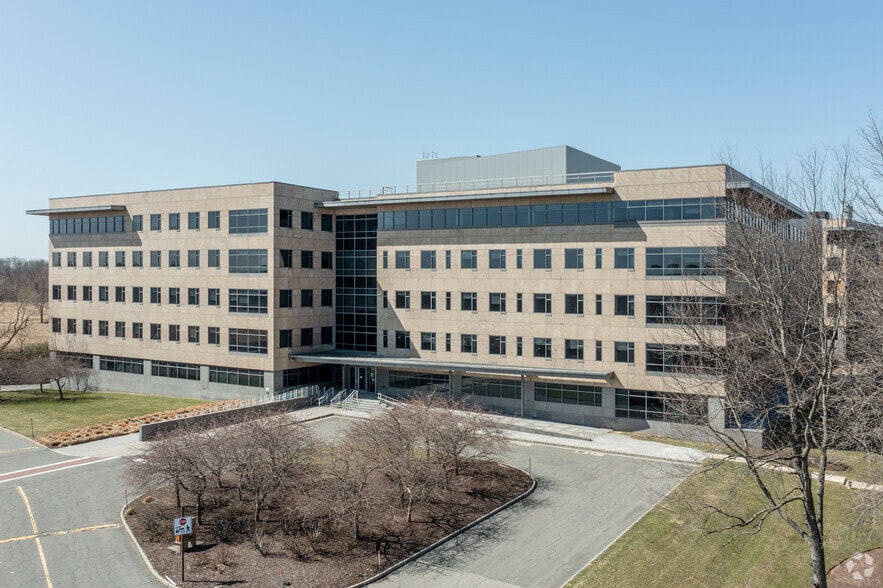 777 Scudders Mill Rd, Plainsboro, NJ for lease - Building Photo - Image 2 of 24