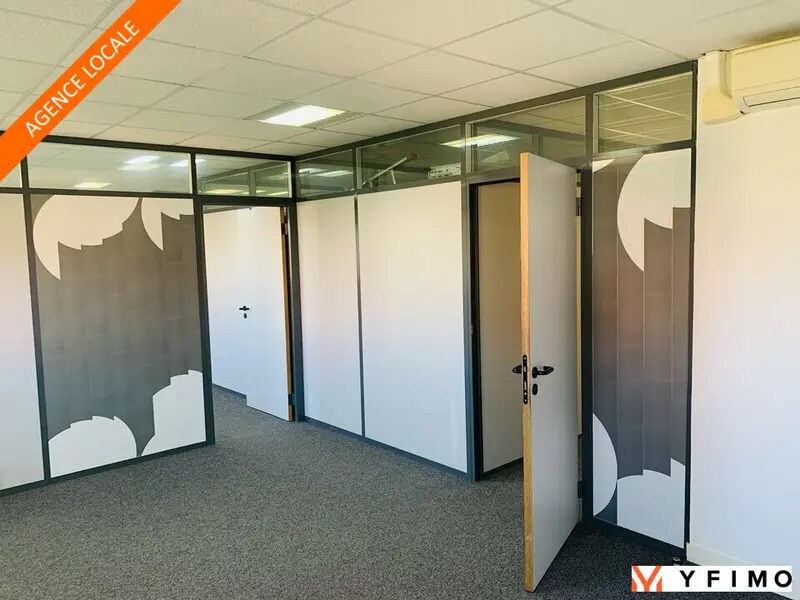 Office in Croissy-sur-Seine for lease Interior Photo- Image 1 of 7