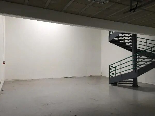 Industrial in Lognes for lease Interior Photo- Image 1 of 4