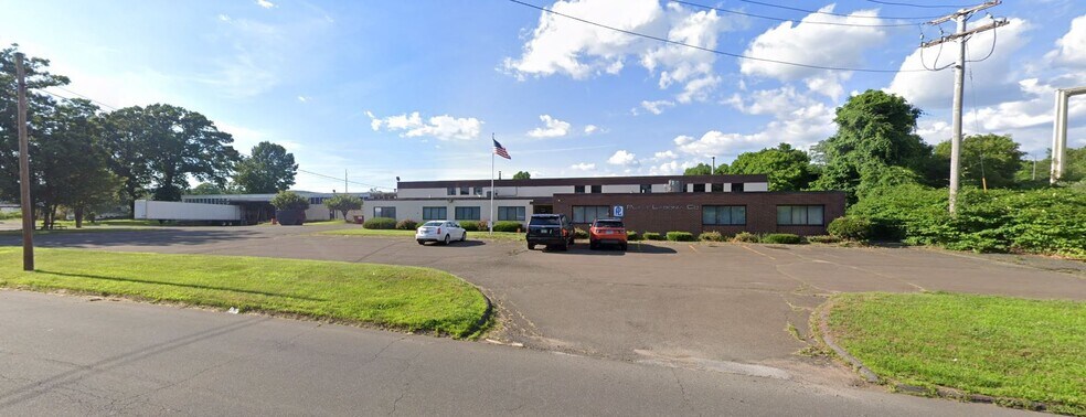 70 Stoddard Ave, North Haven, CT à louer - Photo du bâtiment - Image 2 de 9
