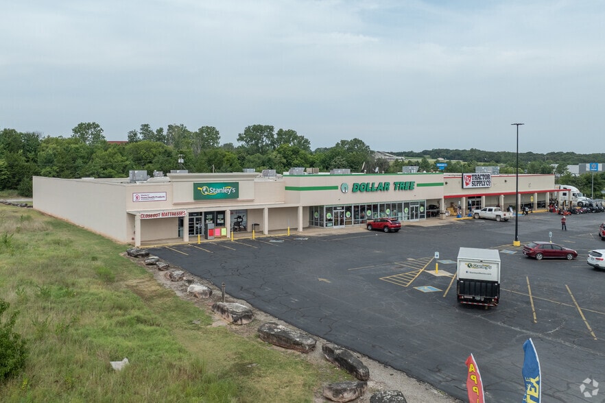 700 N Main St, Bristow, OK for lease - Building Photo - Image 2 of 5