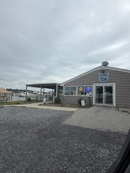 255 Lore Rd, Solomons, MD à louer - Photo du bâtiment - Image 2 de 8