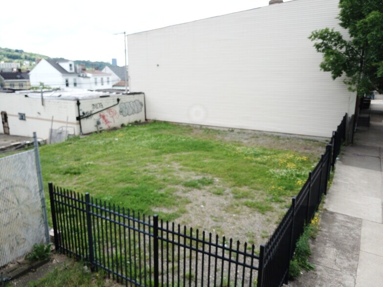 4614 Penn Ave, Pittsburgh, PA à vendre - Photo du bâtiment - Image 2 de 12