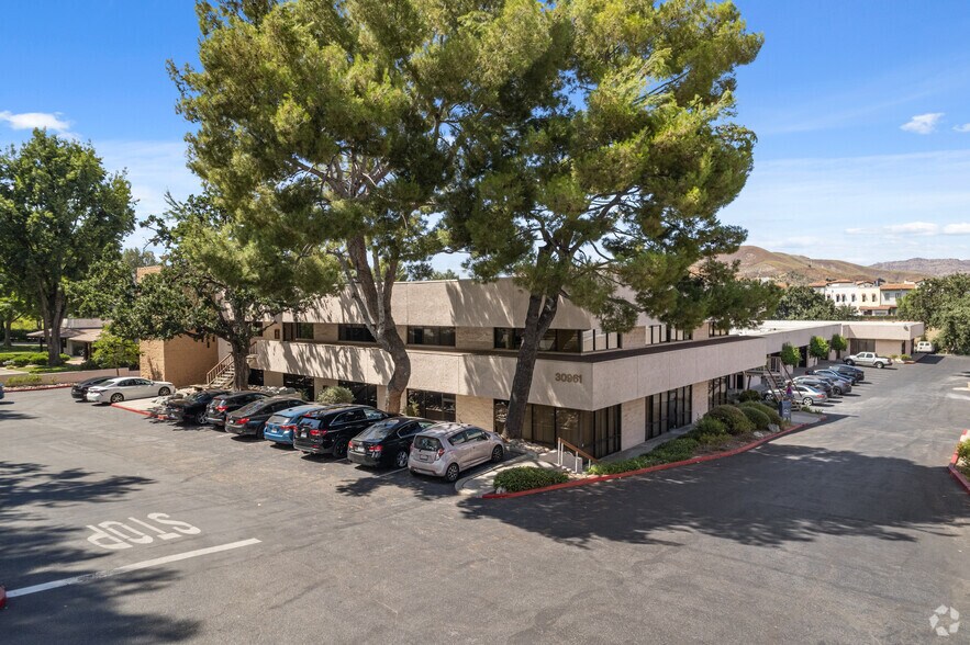 30941 Agoura Rd, Westlake Village, CA à louer - Photo du bâtiment - Image 3 de 34