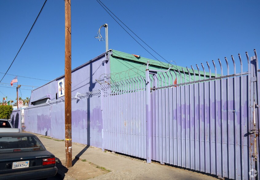 410 E 32nd St, Los Angeles, CA à vendre - Photo du bâtiment - Image 2 de 4