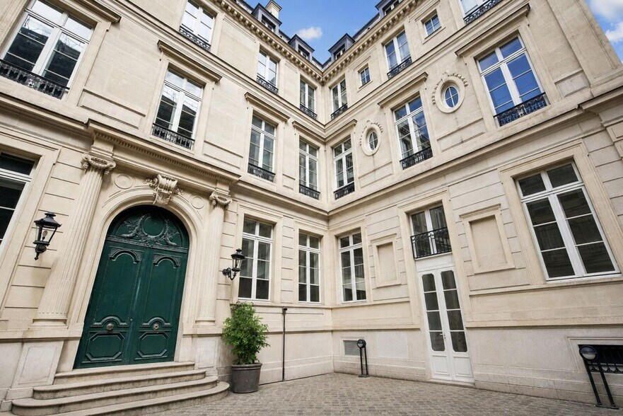 8 Rue De Presbourg, Paris à louer - Photo du bâtiment - Image 2 de 2