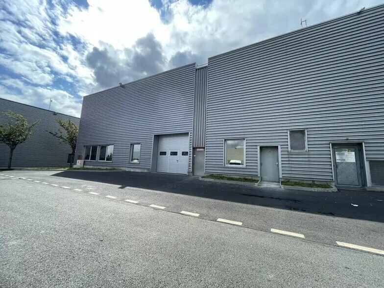 Industriel dans Le Blanc-Mesnil à louer - Photo du bâtiment - Image 3 de 18