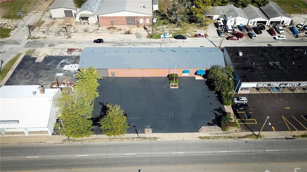 1020 E Eldorado St, Decatur, IL for sale - Building Photo - Image 2 of 15