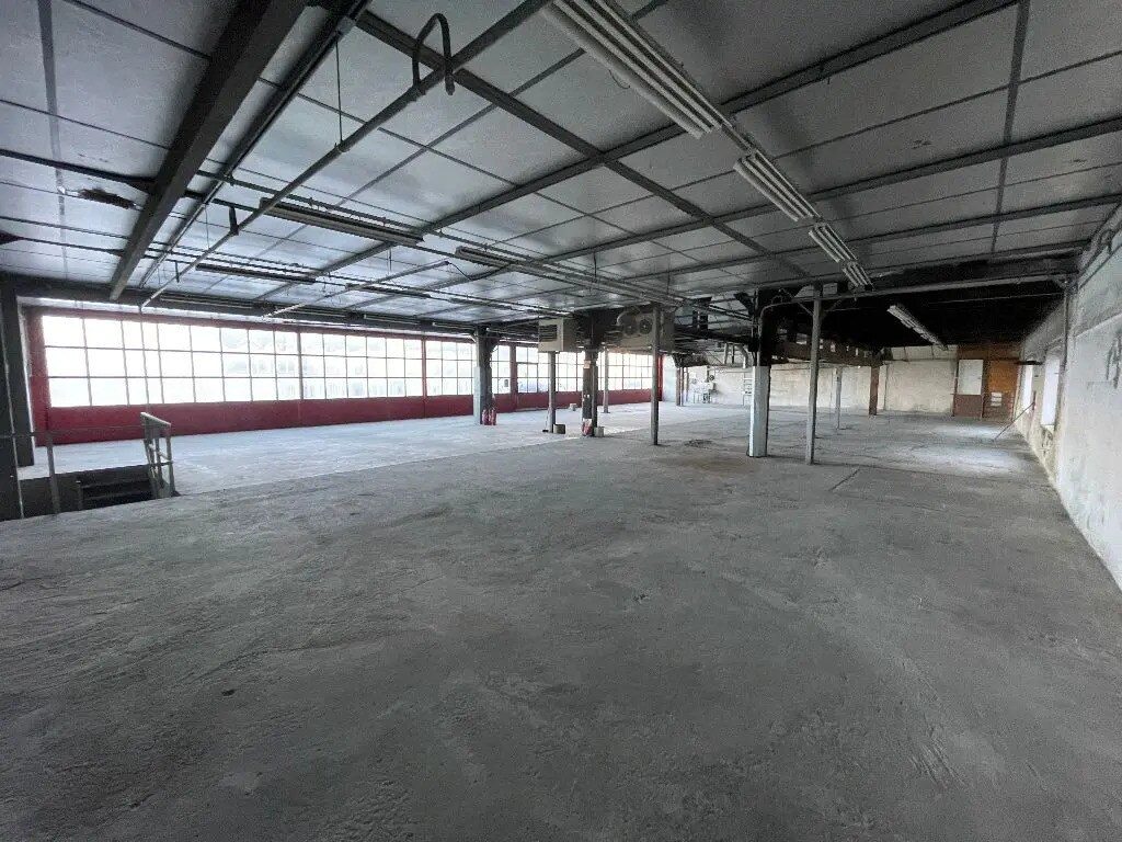 Industrial in Villeurbanne for lease Interior Photo- Image 1 of 2