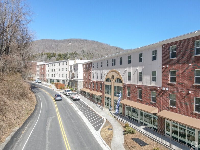 144 Poplar Grove Rd, Boone, NC à louer - Photo du bâtiment - Image 2 de 30